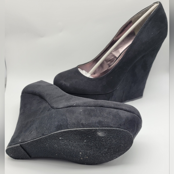 Black Wegde Heels Size 9 - Picture 2 of 2